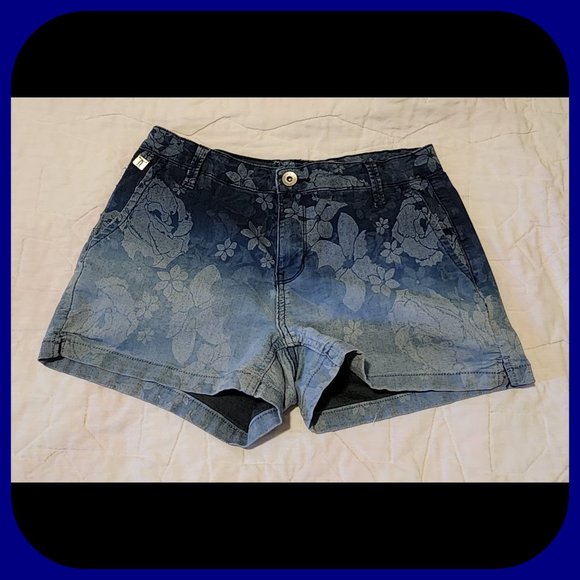 TRISTAN || Stretchy Ombre Blue Floral Shorts - Picture 1 of 6